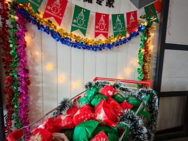 A Christmas Toast to the Warmth of Our Sugulong Family